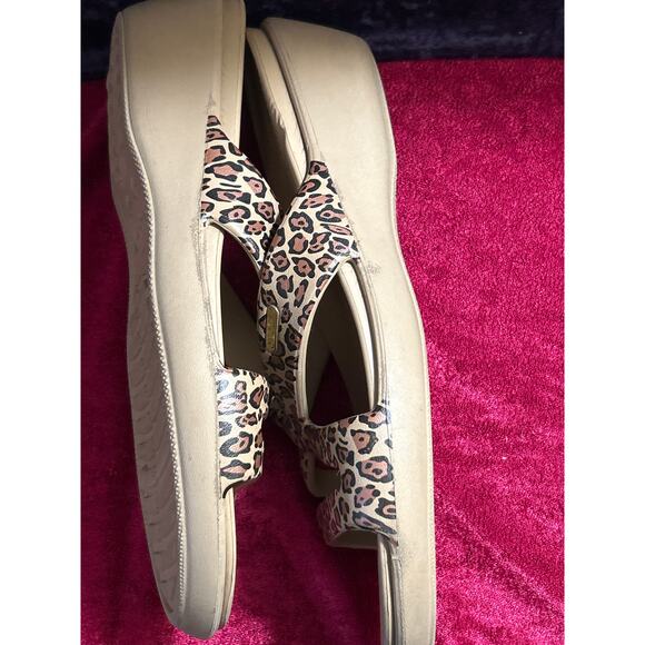 Crocs Women's Size 10Patricia Wedge Cheetah Sandals Slip-on Comfort - Picture 4 of 8